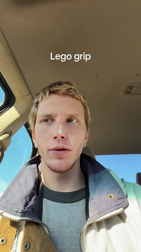 Exploring Lego Hand Skills: Gender and Grips in Building