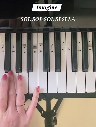 ✅️ RETROUVEZ-MOI SUR YOUTUBE : LILI DU SUD 🎹 Apprends IMAGINE de John Lennon au piano en 1 minute Oui, c’est possible 😍 Dans ce short, je te montre comment jouer IMAGINE au piano rapidement, même si tu es débutant. 👉 Une minute = une chanson 👉 Méthode simple et efficace 👉 Résultat immédiat au piano 💬 Dis-moi en commentaire quelle chanson tu veux apprendre ensuite 🔔 Abonne-toi pour un nouveau tuto piano chaque jour ❤️ Like si tu aimes la musique de John Lennon ✨ MES COUPS DE CŒUR & PARTENA