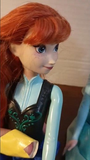 Anna Can't Stop Talking - Elsa and Anna Dolls Shorts