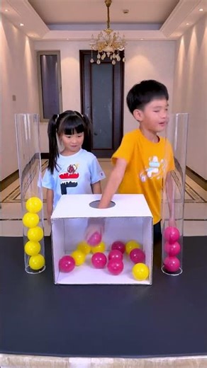 The ball-touching challenge is so funny! Let's play it again!