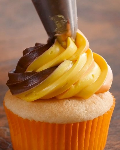 Happy Birthday to our August babies! Our frosting techniques have you covered for your next birthday celebration, or any special day! | Duncan Hines Canada