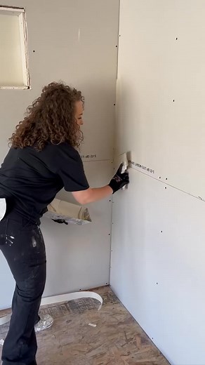 2.3K views | Just a quick hand taping example - I get constant questions on why tape is bubbling⧸lifting. Use LOTS of mud behind your tape, it’s what binds the tape to the wall. No mud behind it means ai | Self Love | Facebook