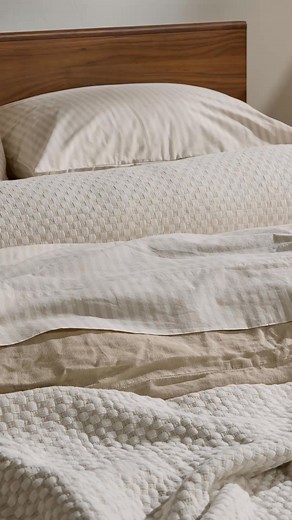 A best-selling coverlet made with organic cotton and a textured jacquard weave for timeless comfort. | Parachute Home