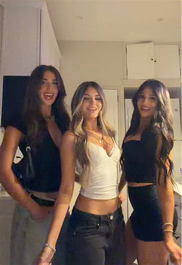 💁🏻‍♀️💁🏻‍♀️💁🏼‍♀️ #damnilovemiami | miami nightlife