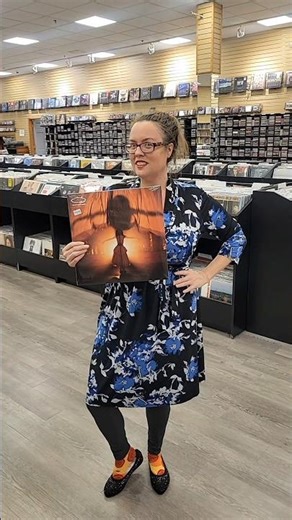 Olivia Dean Live at Eventim Apollo: Why This Album Is A Must-Listen 🎧 | New Vinyl Records