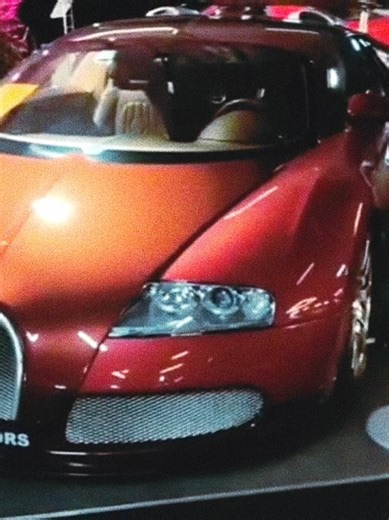 Exploring the 2009 Bugatti Veyron in Moscow