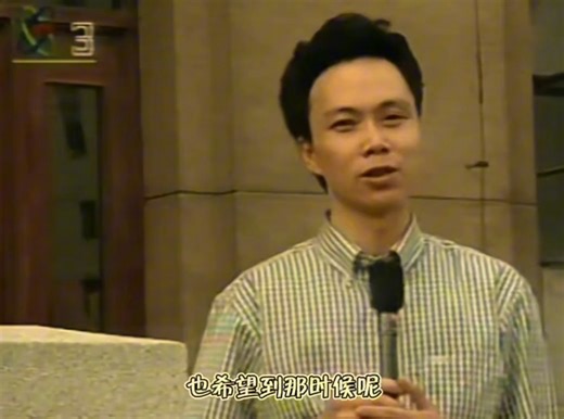 眼见着你从年轻到老，从神采飞扬变的力不从心，从瘦克变成了胖克。后面附两张剧照