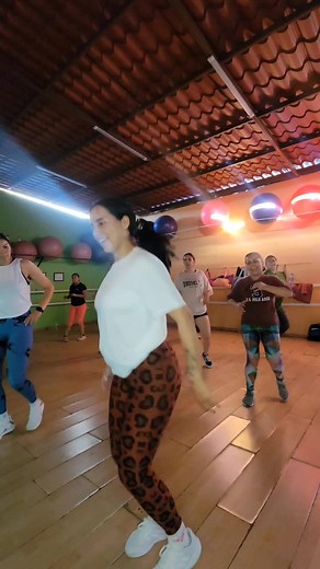 En su mini mini Coreografía Baila con lupita Como andan? ❤️ | Baila con lupita