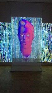 Mit Predictive Biography liess Jonas Blume die Predictive-Texting-Funktion eines iPhones seine eigene Biografie schreiben. Eine animierte 3D-Version des Künstlers trägt das Ergebnis vor! Zu sehen in der Ausstellung "Pendoran Vinci. Kunst und künstliche Intelligenz heute", bis zum 19.08. im #nrwforum! Die Ausstellung wird initiiert von Leoni Spiekermann (ARTGATE Consulting) und kuratiert von Tina Sauerländer & Peggy Schoenegge (peer to space). | NRW-Forum Düsseldorf | Facebook