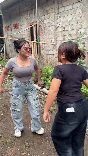 pertarungan kelas beratt 😅😱💦 kronologi berantem karena ga kebagian promo kemarin, padahal kita extend promo puncak new year sale‼️ lantai 2 - all item paling mahal 150.000 sepatu - all item 150.000 (abaikan tag harga) manfaatkan promonya! ramaikan hari selasa 13 Januari, promo satu hari BUKA JAM 12 SIANG 📍jl ngagel rejo no 2 Sby (gmaps tebal id store baru) #puncakpromo #fyp #trending #notebalnoparty #surabaya