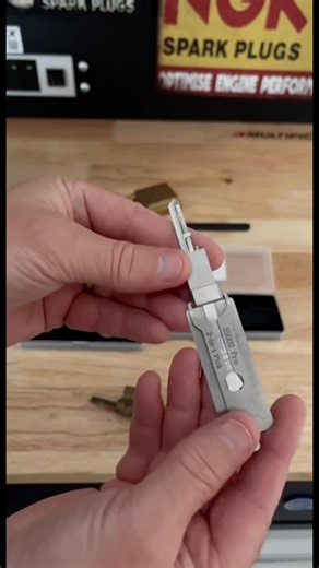 1097. Bird rim cylinder door lock picked open with the SS002 Pro lock pick tool