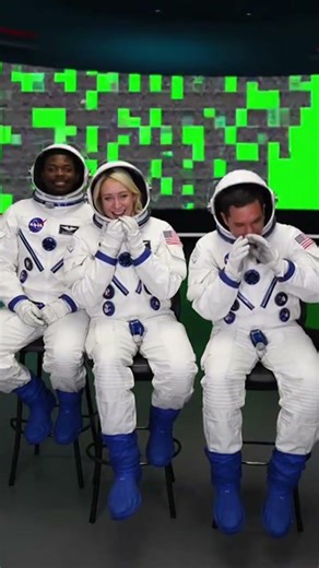 Artemis 2 Live gREEN sCREEN gLITCH Meme