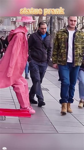 Funny statue pranks🤣🤣🤣#funny #funnyvideos #prank #foryou #statue