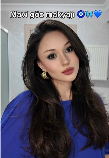 Beraber mavi göz makyajı yaptık💙 Nasıl olmuş? Beğendiniz mi? *reklam yoktur #makeup #makeuptutorial #gözmakyajı #mavigözmakyajı #makyaj