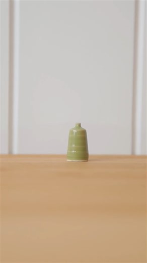 Stunning tiny vases: miniature pottery and ceramics in action