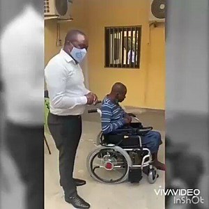 Músico Sebem agraciado com uma cadeira de roda elétrica!⠀ ⠀ O Kudurista que tantas alegrias trouxe no showbizz angolano, viu o seu pedido atendido pelo empresário Manuel dos Santos... ⠀ Depois de receber a cadeira, que o ajudará na locomoção, Sebem agradeceu o gesto do empresário e do Governo! Confira o vídeo | Blog Music Sem fronteira