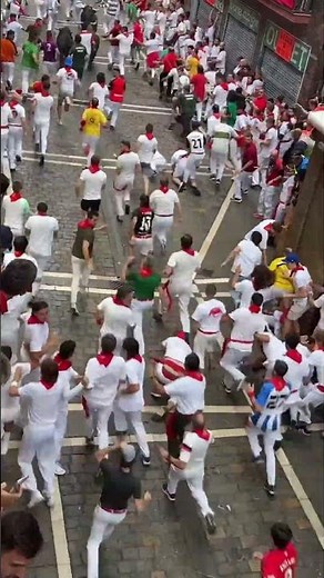 Insane Bull Run in Pamplona! San Fermin Festival 2025 – Wild Chase & Brutal Falls! #bulldodging