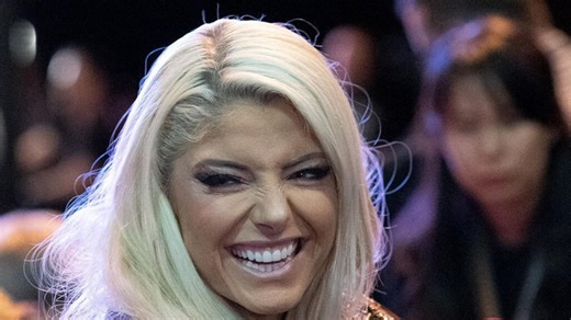"Oh no, sis" - When Alexa Bliss suddenly removed her shirt during AEW star's Twitch stream