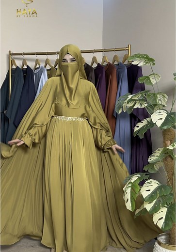 Elegant Cape Abaya Set with Premium Silk Fabric