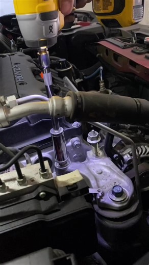 Cómo cambiar la banda de accesorios de Honda HR-V