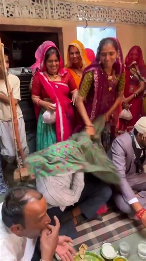 हंसी •||•#music​​ #meenageet​​ #kamleshmathasulameenageet​​ #rajasthani​​ #funny​​ #fyp​​ #song​​