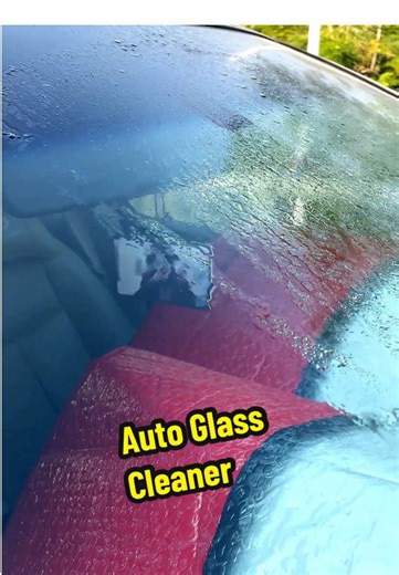 The Right Way to Clean Your Windshield