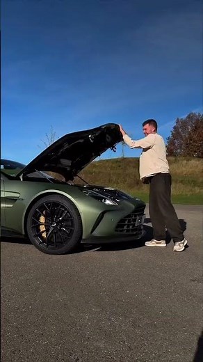 Unveiling thrills. Vantage Roadster.