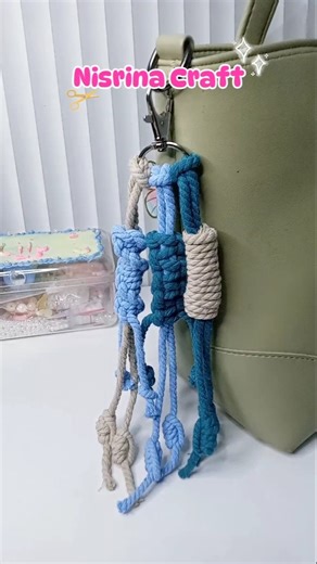 Gantungan tas dari tali macrame💙🤍 #gantungankunci #gantungantas #diy #craft #fyp #giveaway