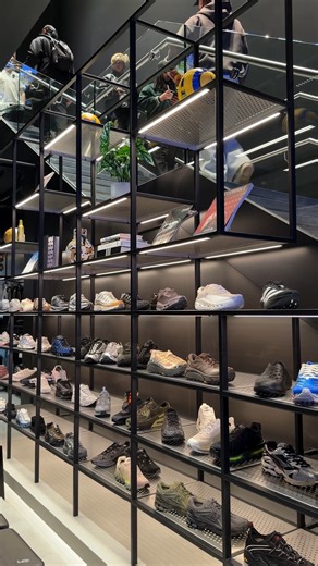 THE WORLD-FIRST PRO:DIRECT STORE HAS JUST LANDED IN MANCHESTER Pro:Direct Sport has unveiled its world-first PD:FC concept store in the city centre, opening a two-floor space inside Manchester Arndale. The store blends performance and lifestyle with loads of carefully selected brands, as well as a digital foot-scanning machine usually reserved for elite-level players. The store is officially open today however PD:FC will be kicking things off with an unmissable launch event on the 28th. Head ove