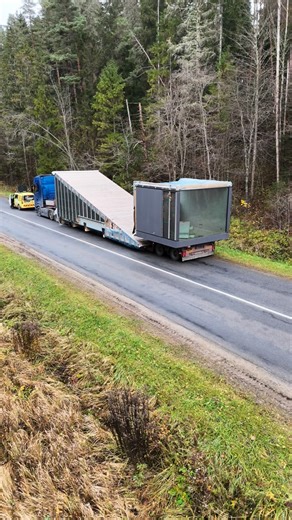 17 reactions | Lielais modulis H70 piegādāts objektā. Montāža procesā. Projekta autors CDP.LV Ražotājs easywood.lv #cdp #creativedesignpeople #designhome #architecture #architecturaldesigns #modular #modularbuilding #modularhome #easywood #glt #woodhouse | CDP.LV | Facebook