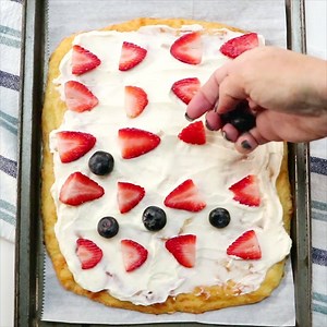 210K views · 417 reactions | It's a KETO dessert pizza topped with strawberries and blueberries! Full recipe: https://www.isavea2z.com/keto-fruit-pizza-dessert-recipe/ | Keto Friendly Recipes | Facebook