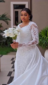 Lara Evelyn Bride @precy_shakka 🥰🥰 _____ Wedding dresses @lara.evelyn.designs Planner @noraxpebbleevents Makeup @dumsyglowtouch Hairstylist @beautysolutionasaba Bouquet @norax_pebble Fabric @fabrics_by_maciscas Content @durrode | lara.evelyn.designs
