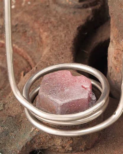 688K views · 1.2K reactions | How To Remove a Rusty Screw! | Crafty Panda | Facebook