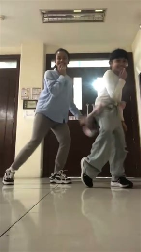 Break your leg #dance #sisters