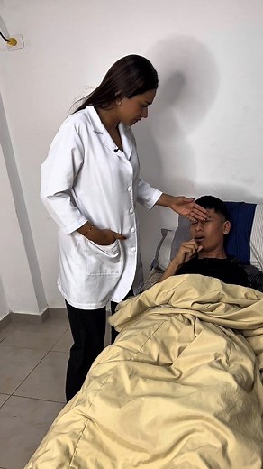 La doct0ra😱😳 #carloshumor #comedyreels #gratitud #ecuador #humor | Carlos Humor