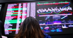 4K Female stock brokers buying & selling on the trading room floor