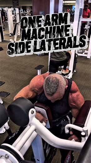 ONE ARM MACHINE SIDE LATERALS #workout #motivation #muscle #workouttips #pump