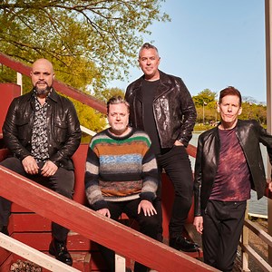 Dec 17, 2001: Kiss 106.1 FM Jingle Bell Bash 2001 at Stadium Exhibition Center Seattle, Washington, United States | Concert Archives