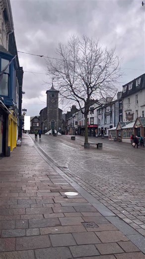 Thinking of visiting Keswick? Here’s a video to help you plan and spend a day out in this scenic market town! Located in the North of the Lake District National Park, Keswick offers plenty to do, from cosy cafes to exploring museums and, of course, some breathtaking views of the Lake District. You can also travel to Keswick by taking the bus and enjoy a full weekend of venturing out into the surrounding areas and trails. For information on things to do and places to stay in Keswick, check out Th