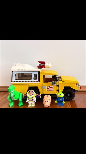 Building the Lego Pizza Planet Truck from Toy Story