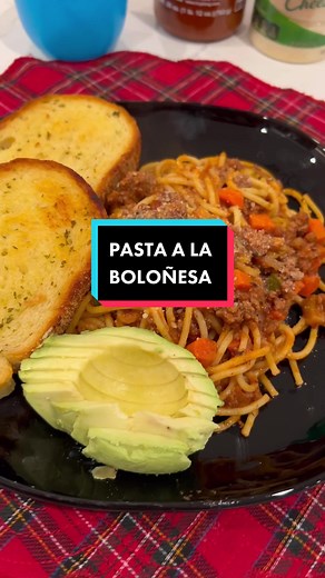Delicious Spaghetti Bolognese: Easy Accompaniment Ideas