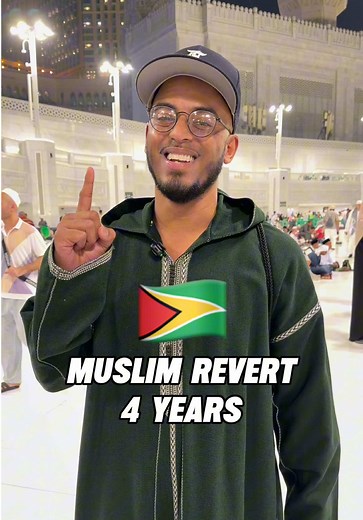 New Muslims Pray Fajr at Masjid Al Haram in Mecca