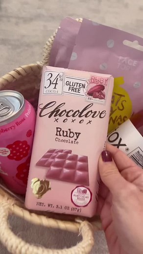 No added berries or food coloring! 🍫 We have a soft spot for all things “Ruby” ☺️ #chocolate #ruby #rubychocolate #sweets #dessert #chocolatebar #chocolove #letsopenitup