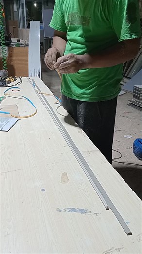 Cara memasang lampu LED vertikal di kisi-kisi wpc #ledstrip #wpc #fblifestyle | Pepen disain interior