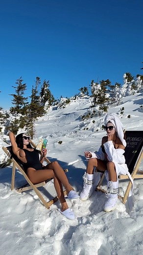 Kristýna Sixtová on Instagram: "Wellness Day 📖🏔️🍾😁"