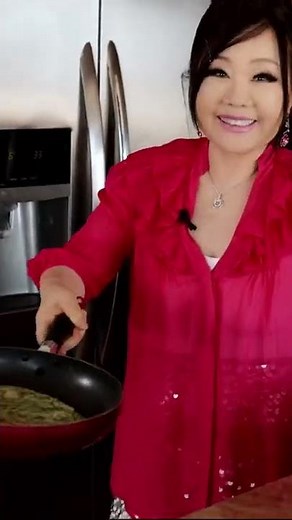 How to make a Korean chive pancake (buchujeon)!