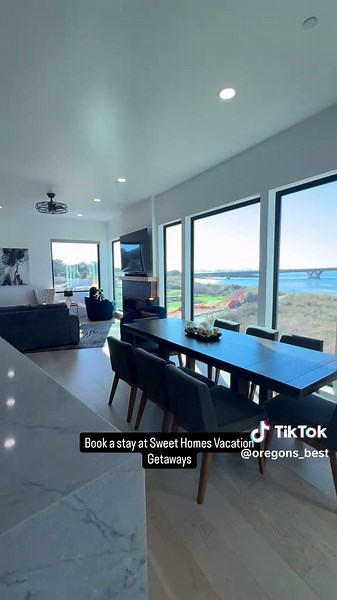 Explore Beautiful Bay's Edge on the Central Oregon Coast