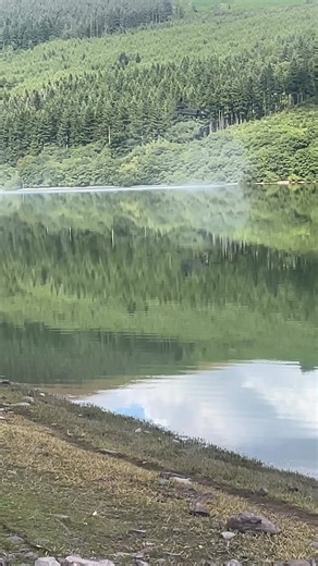 160K views · 2.4K reactions | A chinook hovering a few feet above the water at Talybont Reservoir near Brecon a few years ago.. watch until the end. The pilot definitely saw me stood there and gave us a great fly past 珞 | Gethin Davies | Facebook
