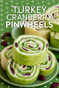 🌯 Turkey Cranberry Pinwheels – fresh, creamy, and gone in minutes! Perfect for parties, picnics or snack attacks — this no-bake wrap is your new go-to. Cream cheese cranberries turkey Havarti romaine = 💥 Just roll, chill, slice, and watch them disappear. 📌 Save this for your next gathering (or lunchbox win!) 💬 What would you add: more turkey… or go veggie with hummus? ⬇️ #thinkarete #Allfoodrecipes #TurkeyPinwheels #EasyAppetizer #PartySnacks #CranberryLovers #SummerEats #LunchboxGoals #Quic