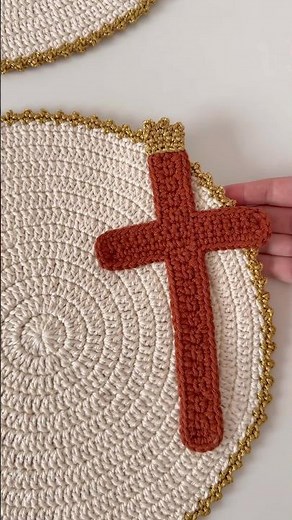Clica no texto acima ⬆️ Sousplat de crochê cruz #crochet